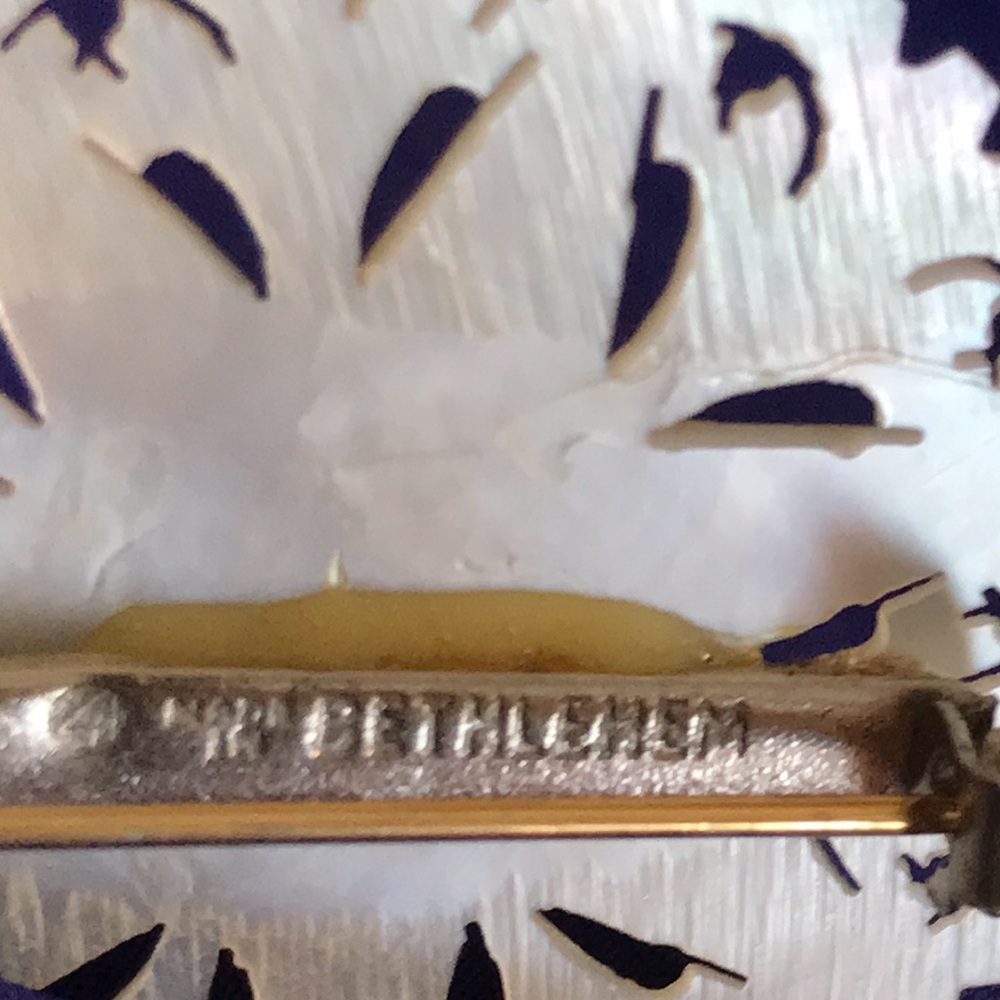 Intricate Bethlehem Carved Mother Of Pearl Pin / Brooch; Stamped; Star; Doves - Picture 4 of 9